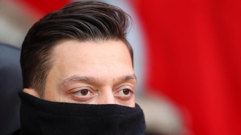 Emery Fokus Kembalikan Performa Terbaik Ozil