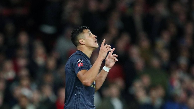 Sanchez Diminta Untuk Lebih Sering Cetak Gol