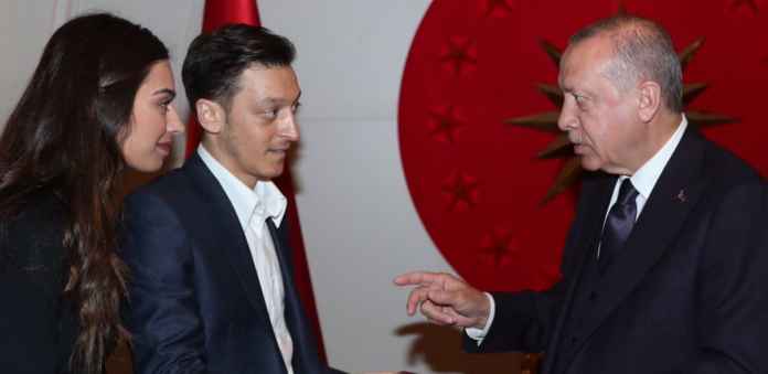 Ozil Dikritik Lantaran Mengundang Presiden Erdogan ke Pernikahannya