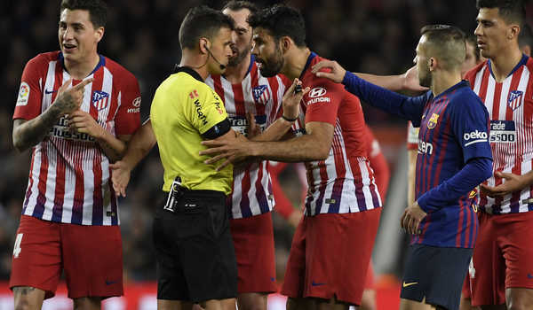 Diego Costa Dihukum Delapan Laga Lantaran Memegang Lengan Wasit