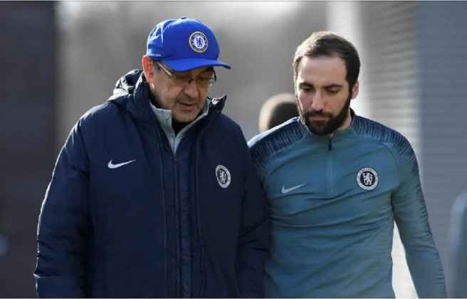 Sarri Ingin Tahan Higuain di Chelsea