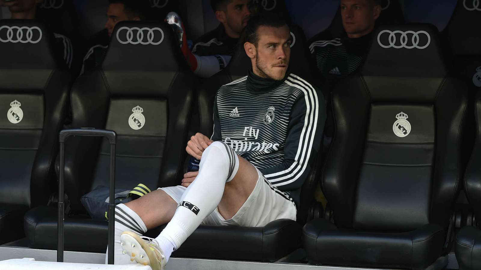 Bale memperingatkan ada yang 'salah' di tengah pembicaraan transfer